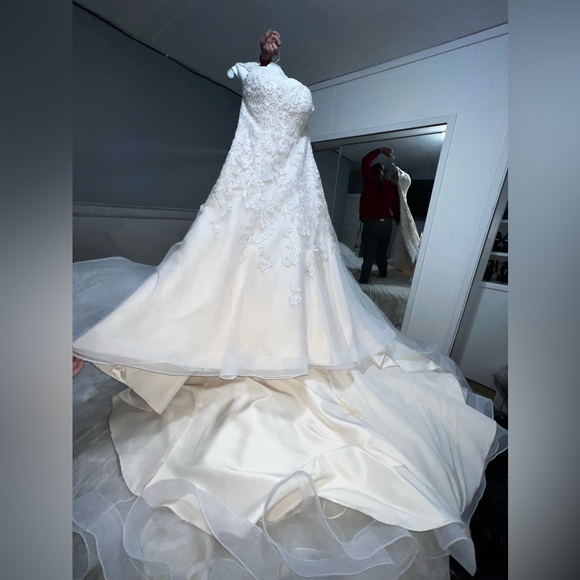 David’s bridal Wedding Dress creme lace 100% flawless since it was never used. - Picture 4 of 11